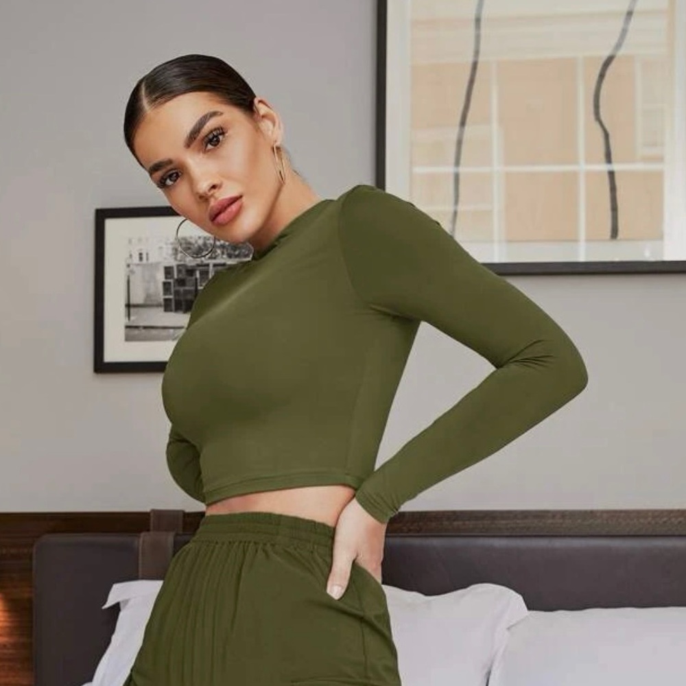 Long sleeve crop top